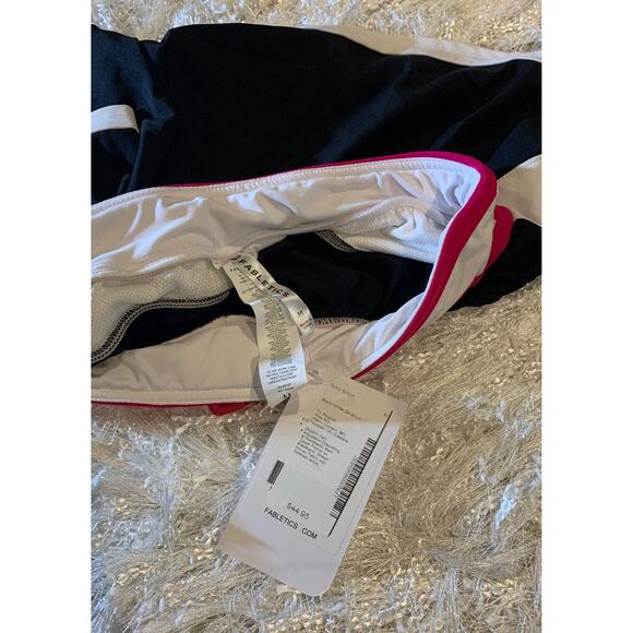 Fabletics RIHO Shorts NWT sz M - Picture 3 of 5